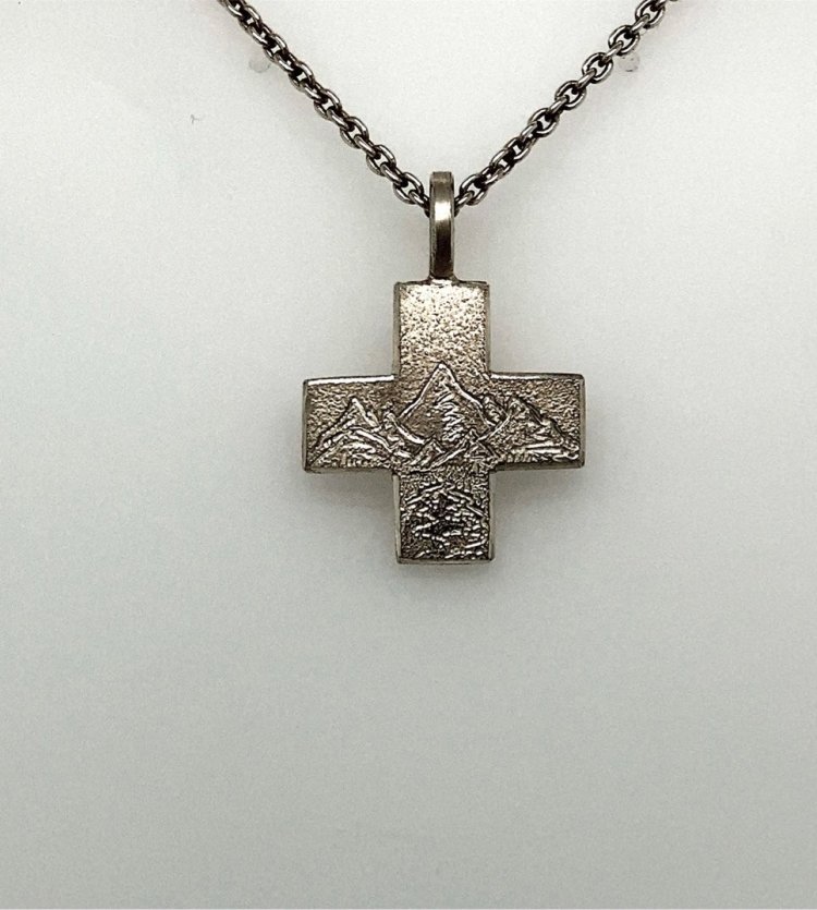 Kreuz mit Bergmotiv 